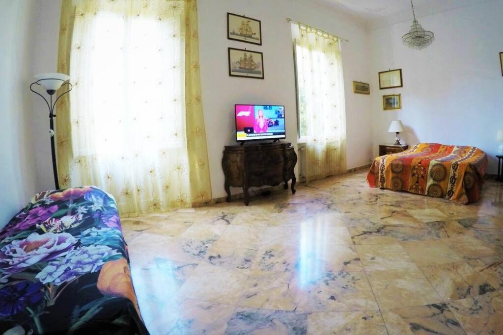 Gabry'S Home Three-Bedroom Big Apartment Near City Center & Train Station To Pisa And Florence & Ferries To Sardegna Corsica Livorno Exterior photo