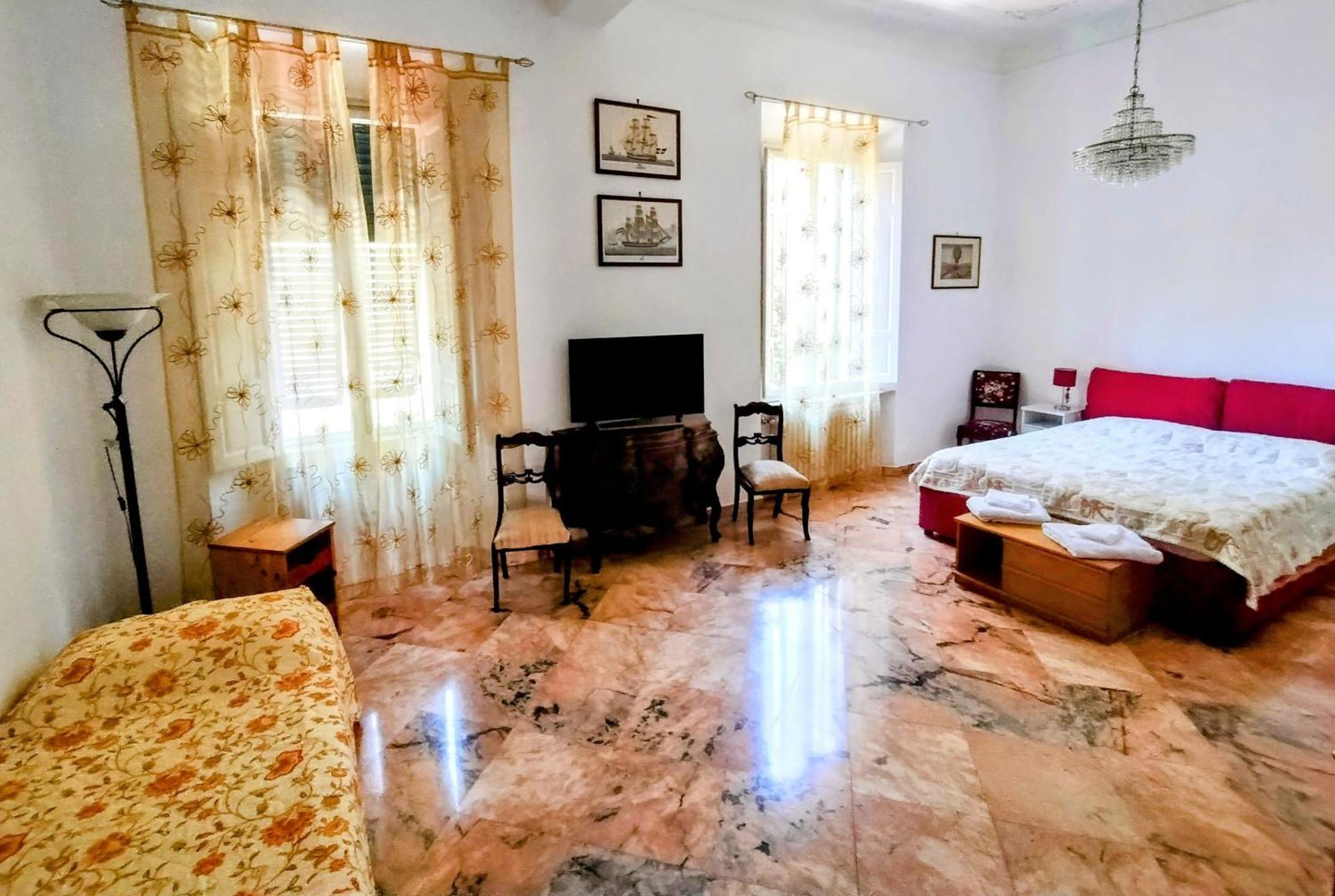 Gabry'S Home Three-Bedroom Big Apartment Near City Center & Train Station To Pisa And Florence & Ferries To Sardegna Corsica Livorno Exterior photo